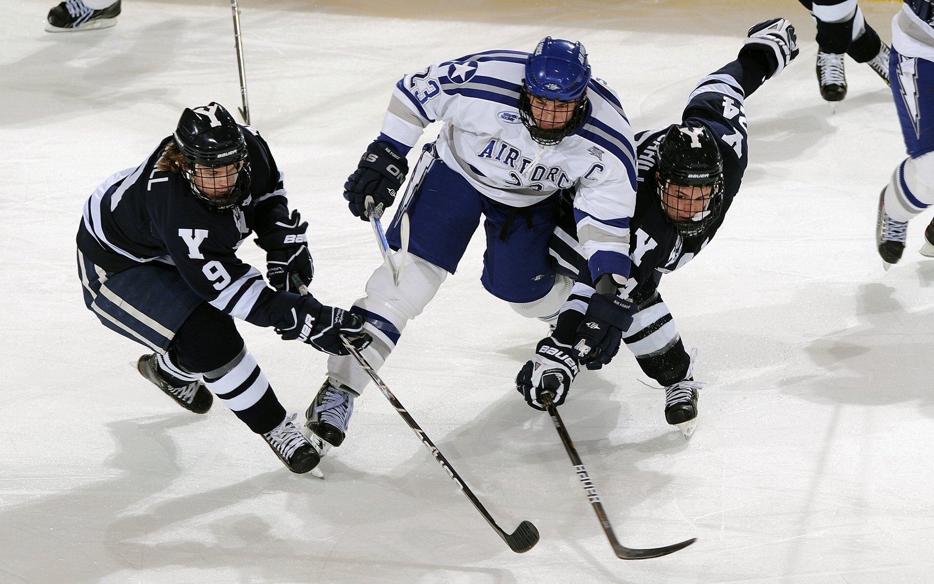 爱游戏体育在线app-社交平台粉丝突破新高成为当前最受关注的球队之一，热门社交平台